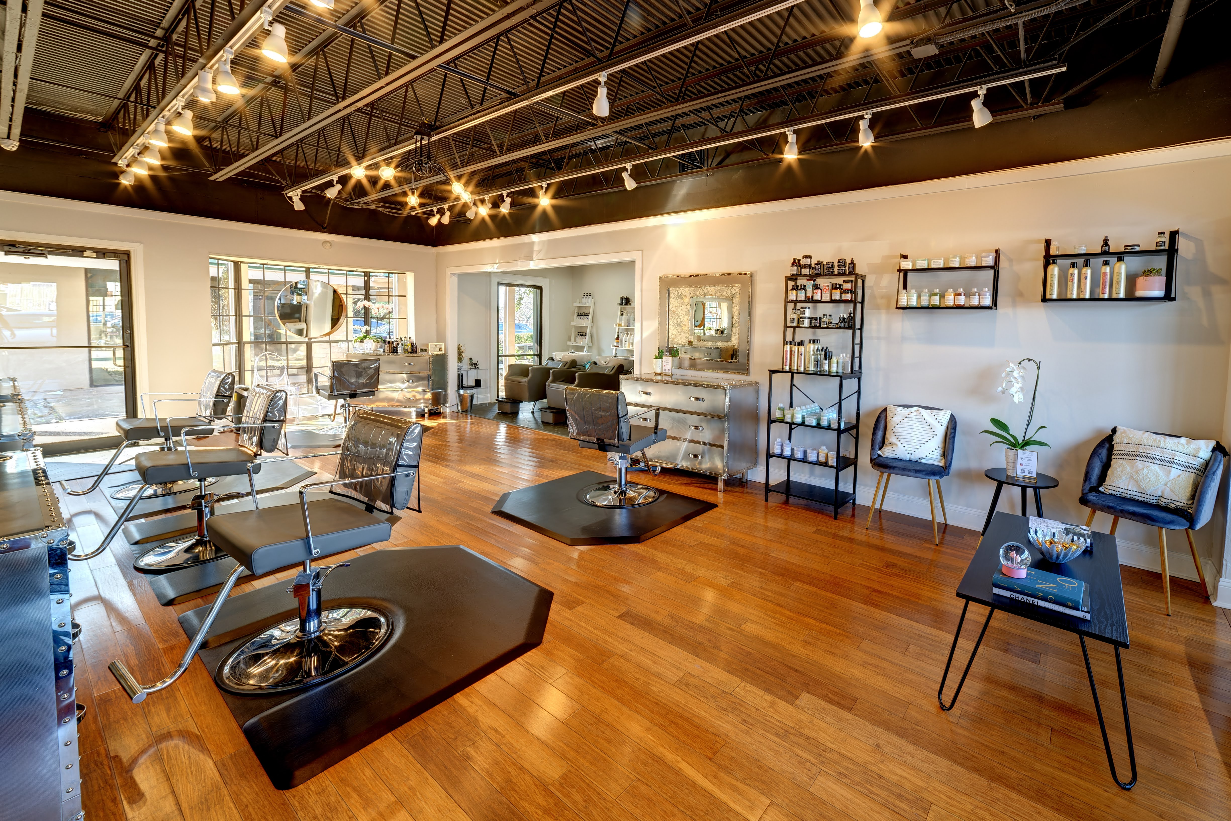 Salon 3636 Interior