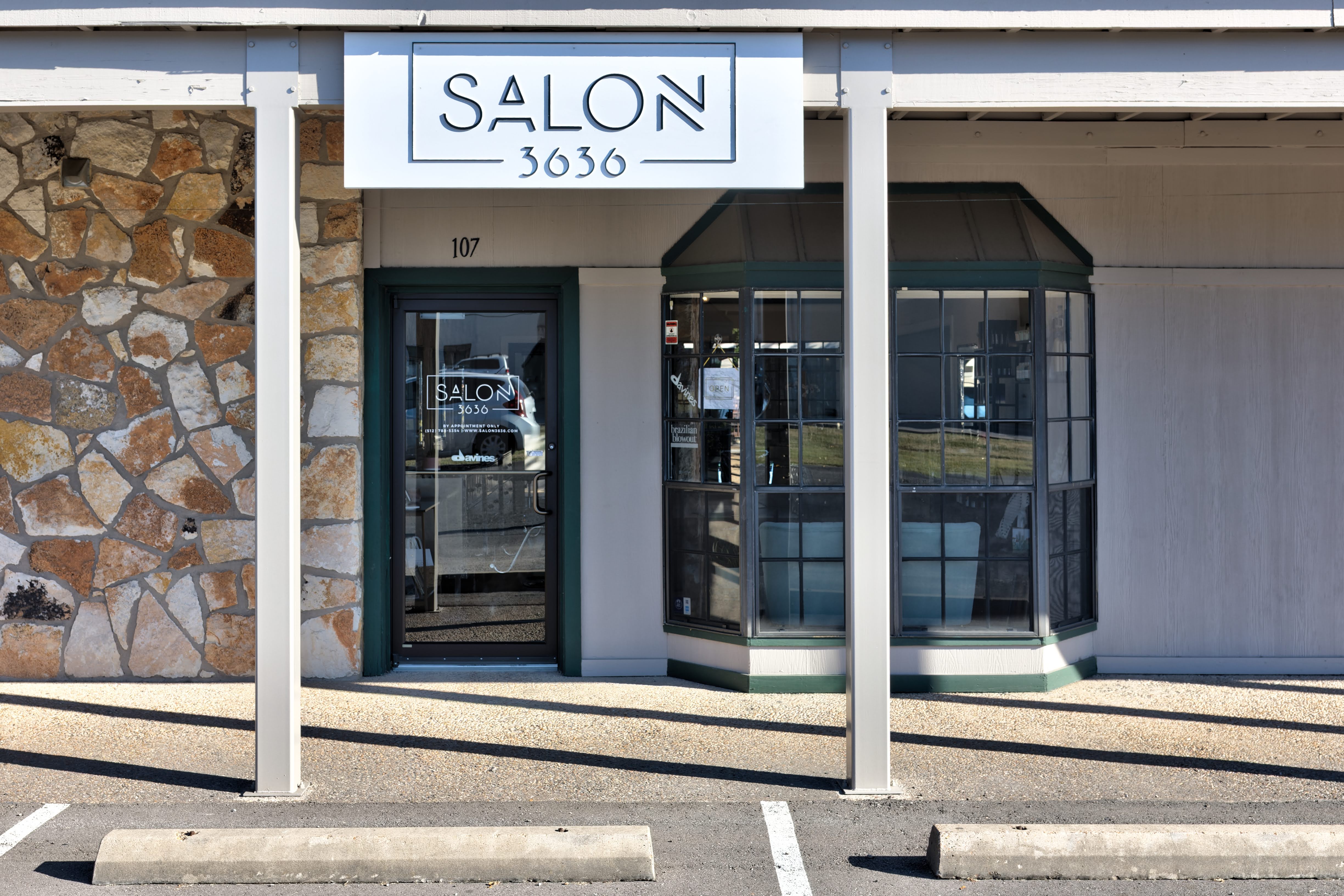 Salon 3636 Exterior